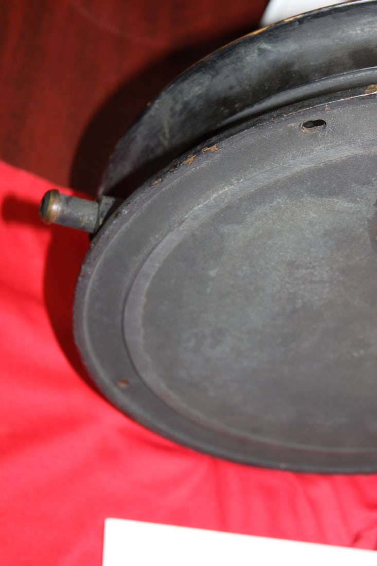 A Large Pressure Gauge - 5