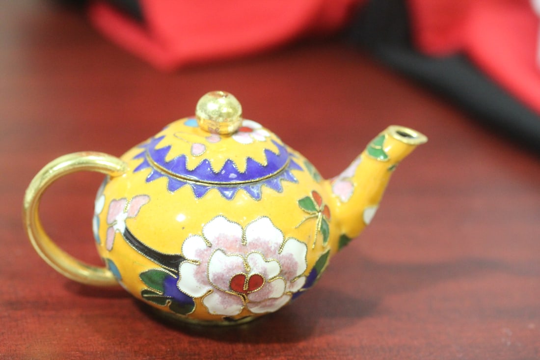 A Vintage Chinese Small Cloisonne Teapot: 3 5/8" across