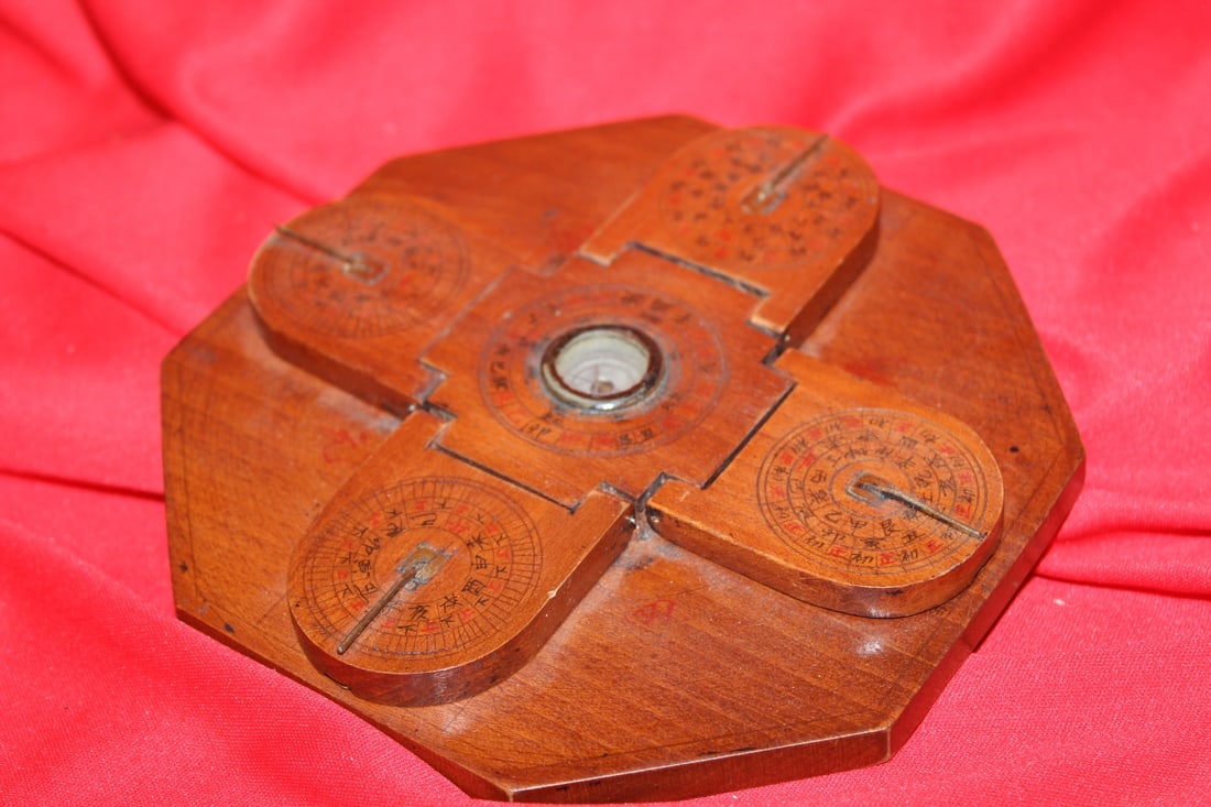 An Antique/Vintage Chinese Compass: 6 1/2" in diameter