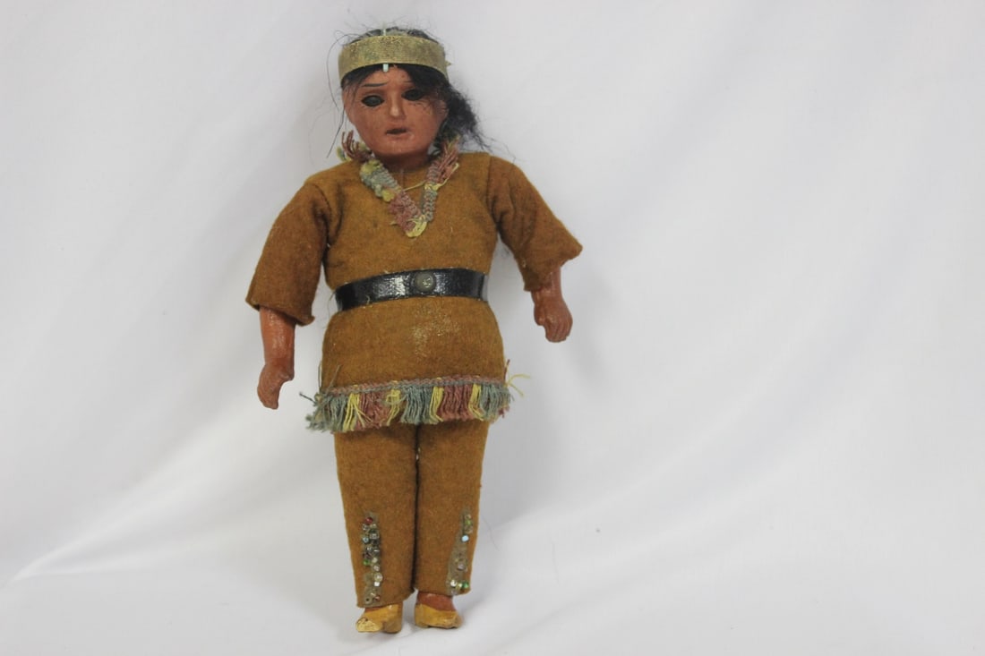 A Vintage Native American Jointed Doll: 7 3/4" tall
