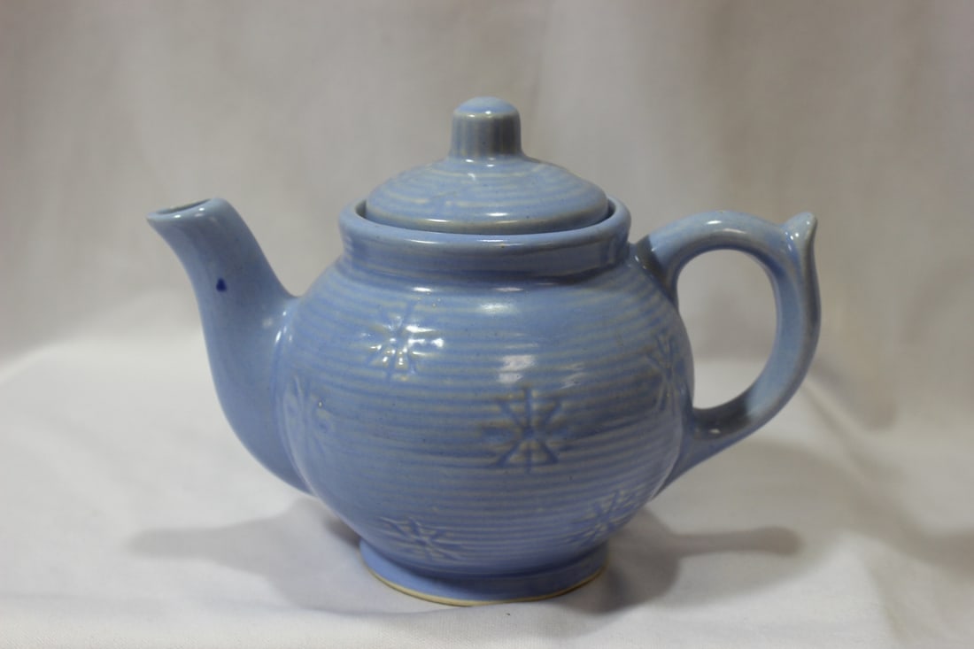A Vintage Shawnee Teapot: 6 1/8" across