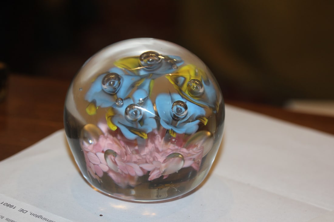 Artglass Paperweight (1 of 5)