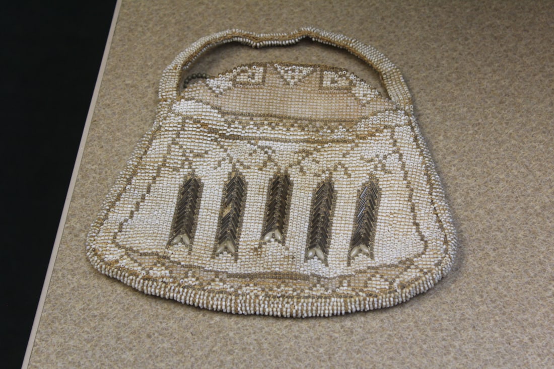 Vintage Beaded Purse: as shown