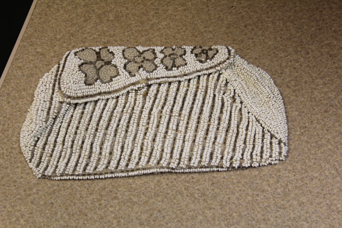 Vintage Beaded Purse: as shown