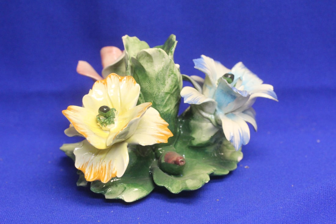 A Ceramic Capodimonte Flower - 5