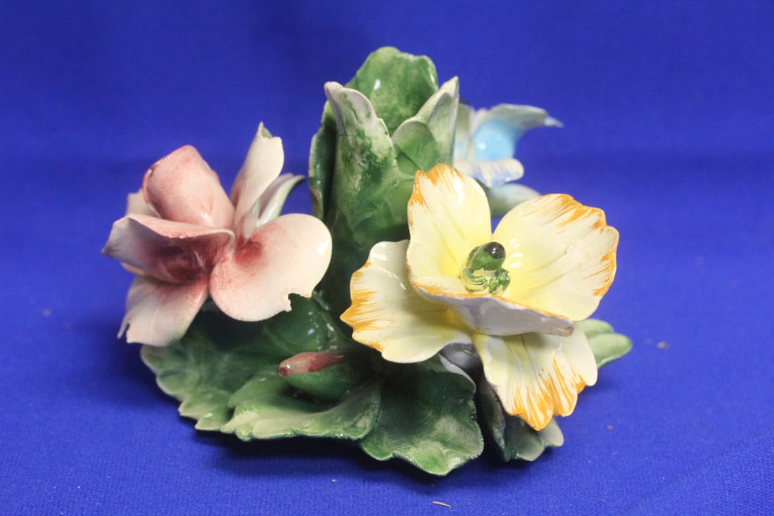 A Ceramic Capodimonte Flower - 6
