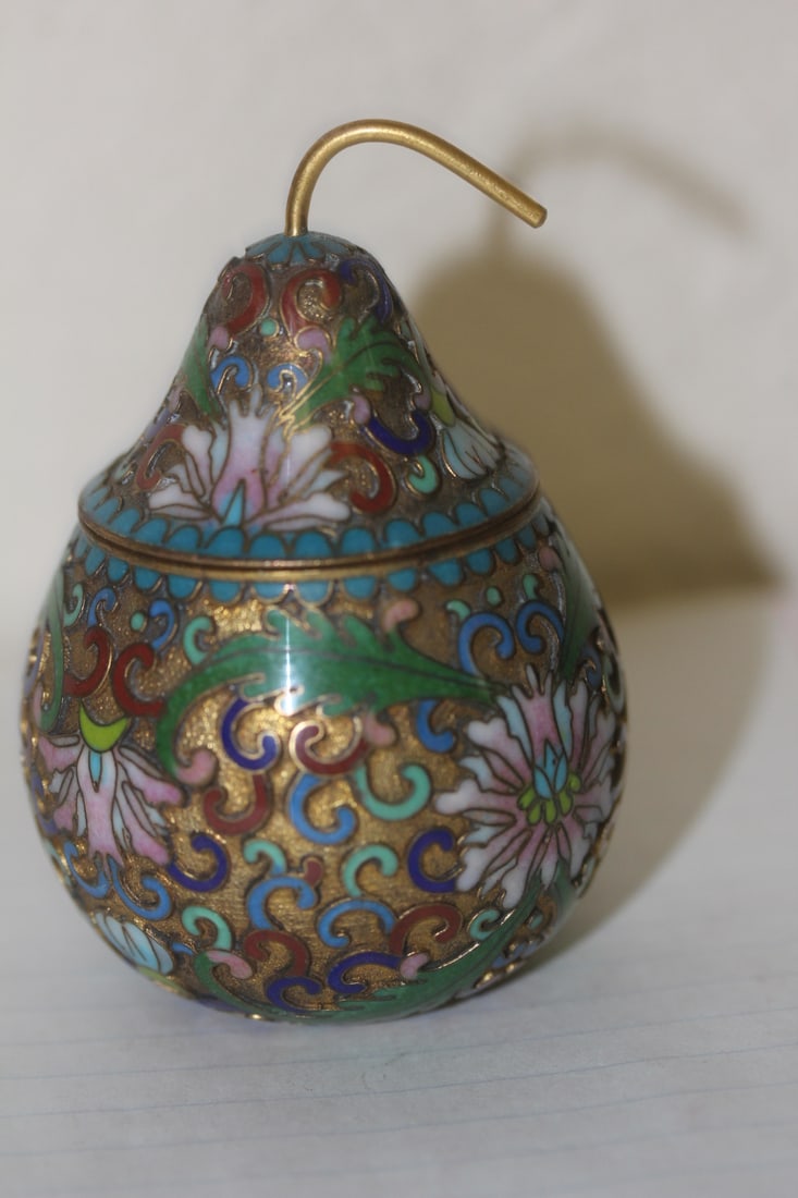 Chinese Cloisonne Apple Trinket Box: 3 1/4" tall