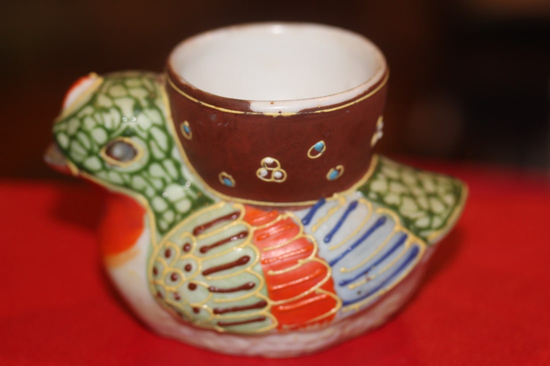 Small Bird Form Kutani Cup: embossed texture - 3 1/2" across