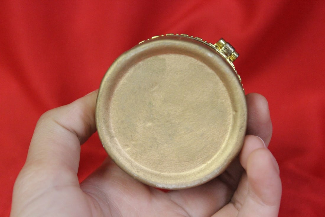 A Ceramic Trinket Box - 2