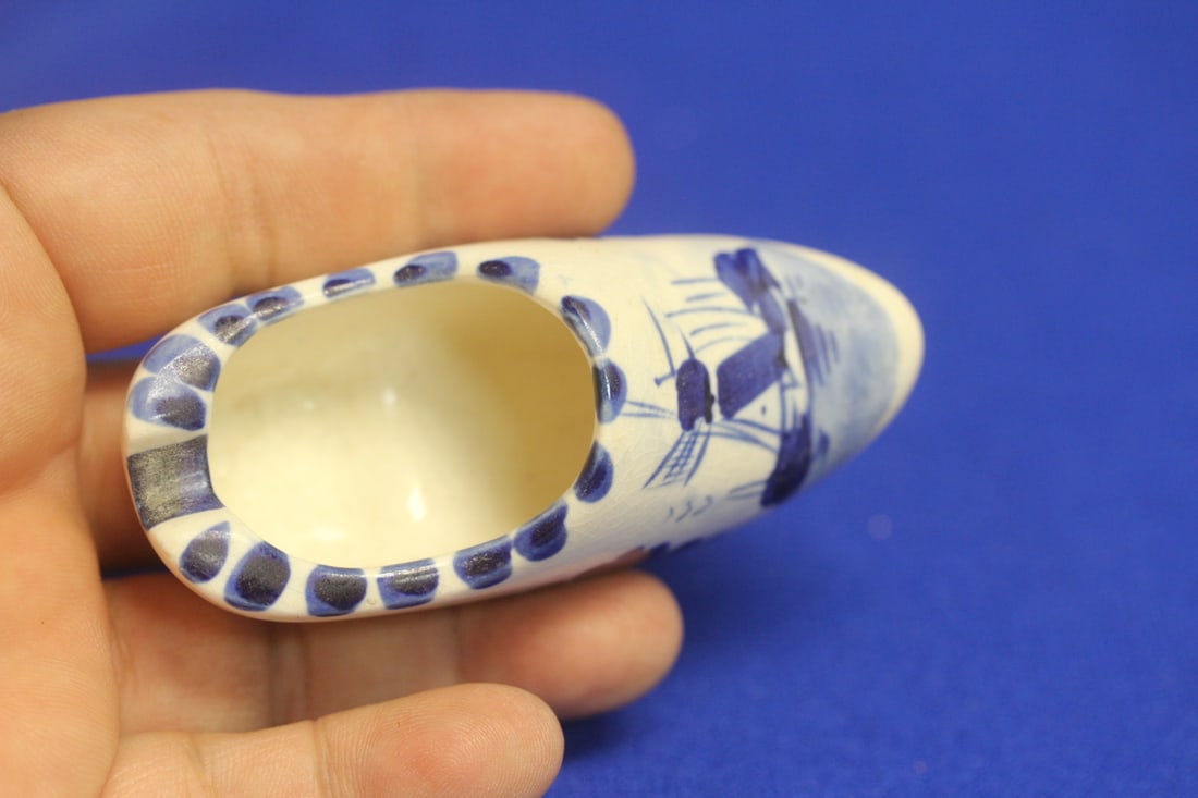 A Delft Personal Ashtray: ceramic - clog form - 3 1/4" across