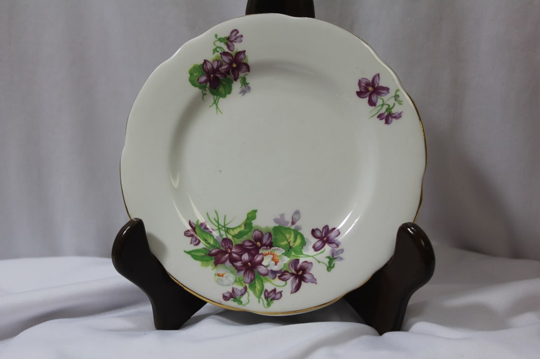 A Bone China Bread Plate: 6 1/2" in diameter