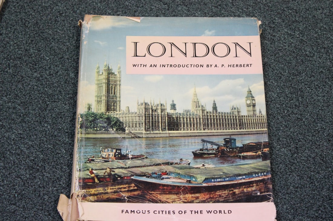 Hardcover Book: London: rare book with dustjacket