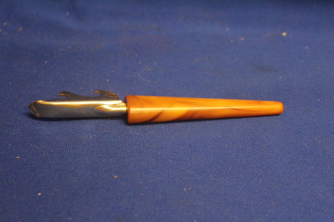 Bakelite Hanlde Can Opener: 6" long
