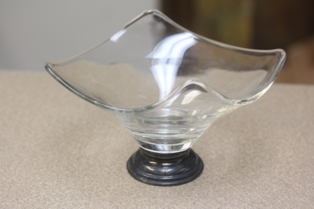 Sterling Base Glass Bowl: 7" in diameter