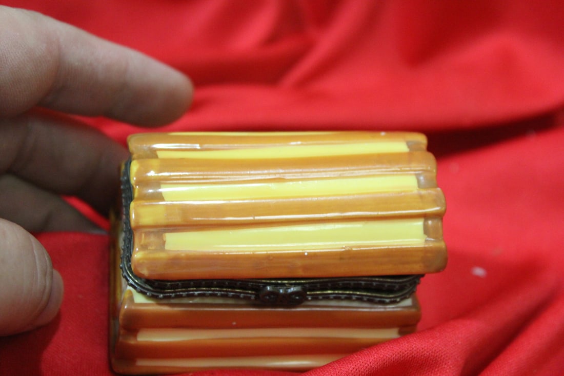 A Dome Shape Trinket Box - 2