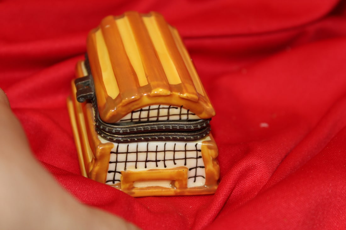 A Dome Shape Trinket Box - 6