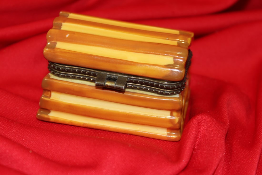 A Dome Shape Trinket Box - 7