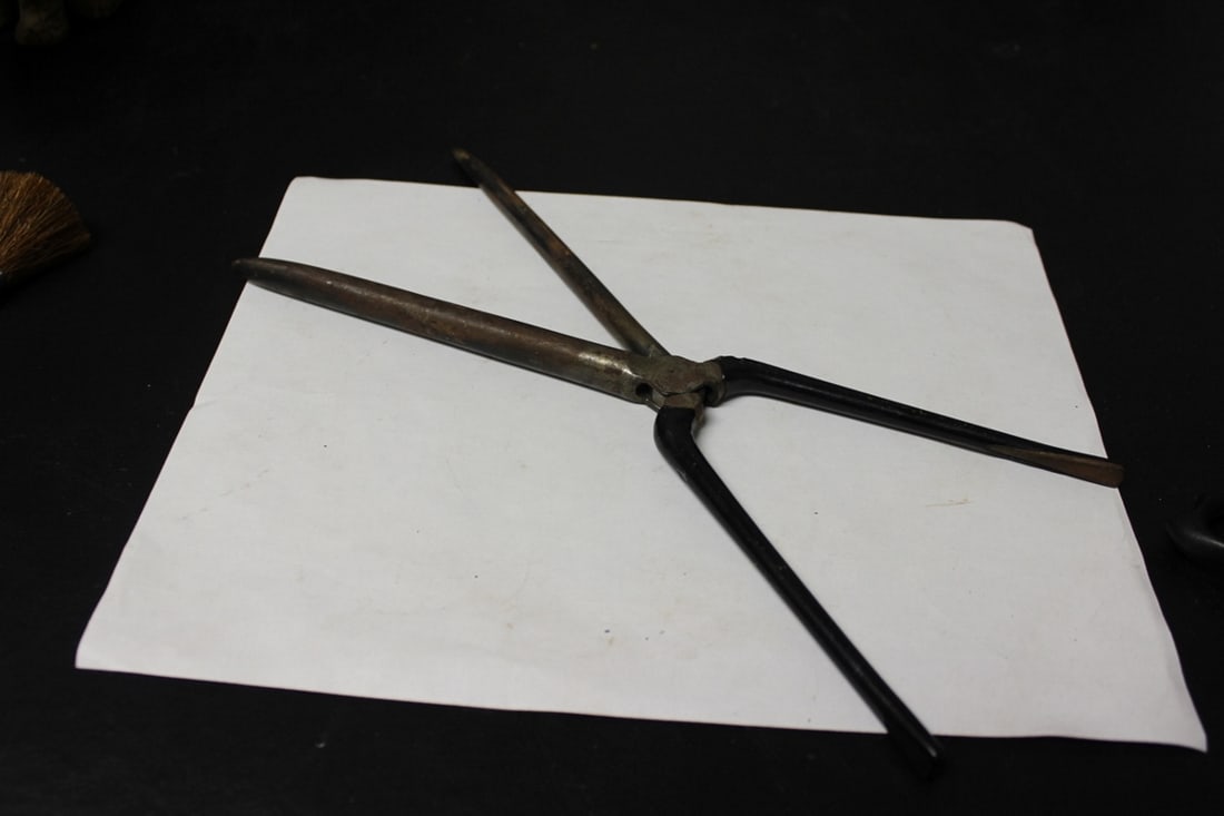 An Antique/Vintage Hair Curler: or curling iron - 11 1/2" long - possibly 19th century