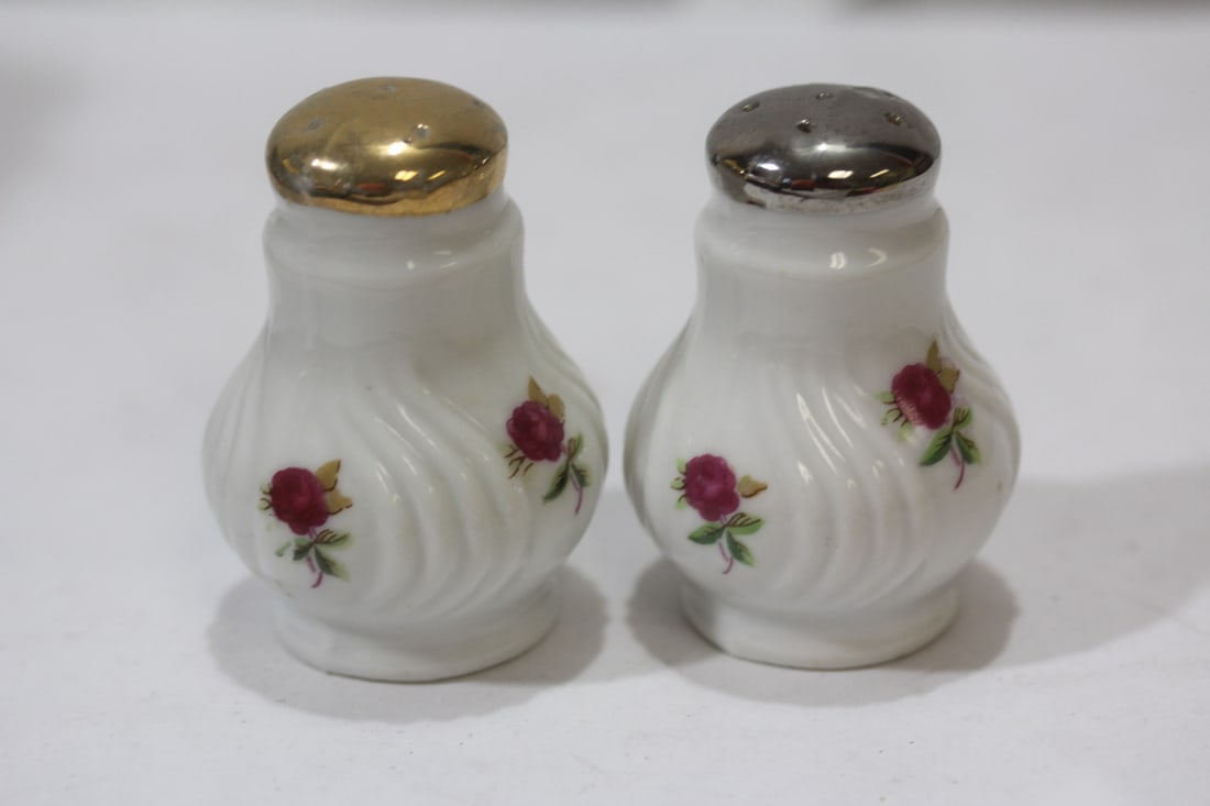 A Pair of Salt and Pepper Shakers: 2 1/2" tall