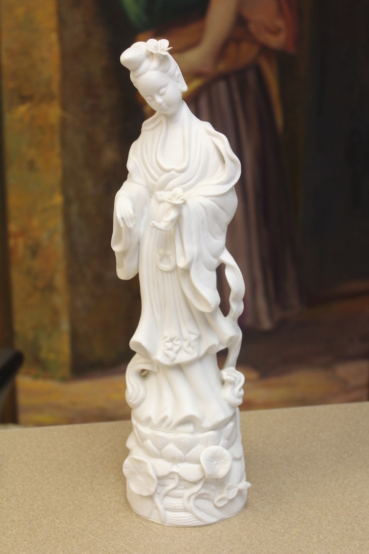 Blanc de Chine Kwan Yin: 14 3/8" tall