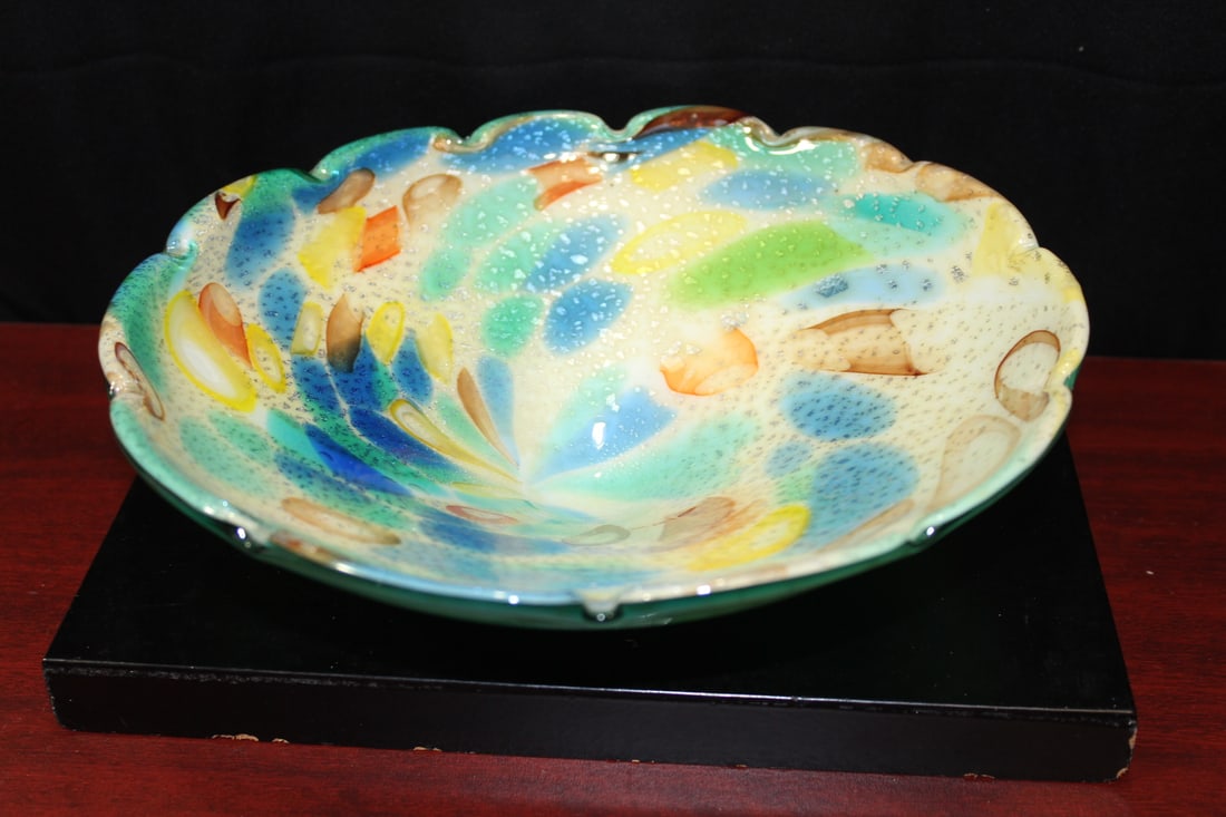 A Vintage Artglass Bowl: 9 3/4" in diameter