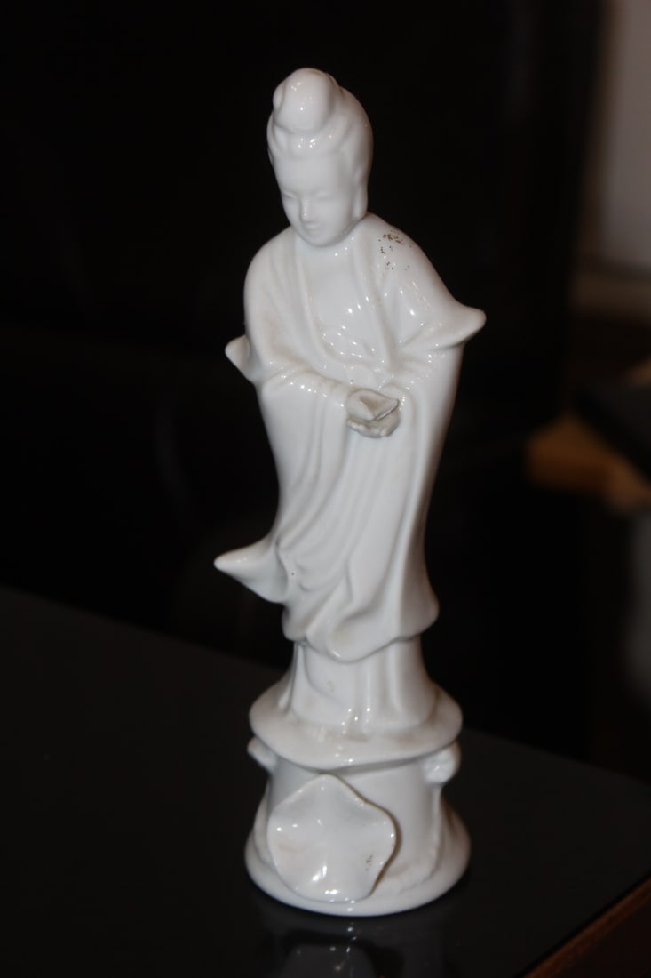 Chinese Blanc de Chine Kwan Yin: please note: fingers missing - 8 3/4" tall