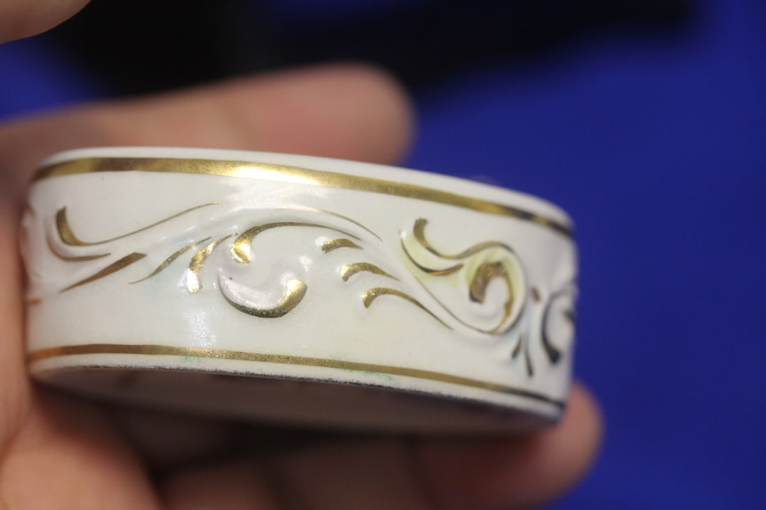 A Capodimonte Trinket Box - 10