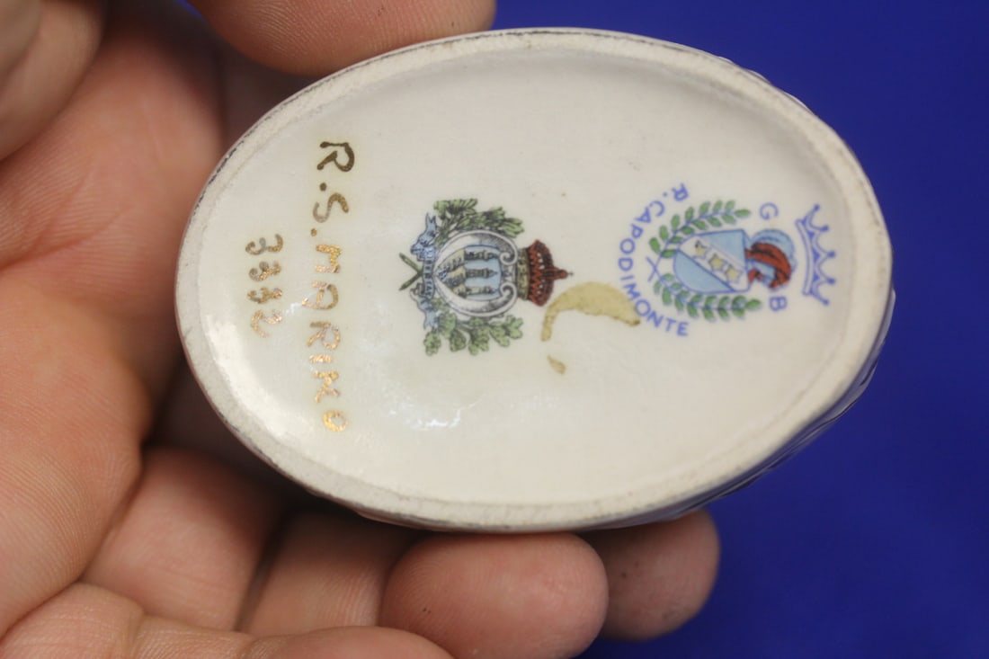 A Capodimonte Trinket Box - 11