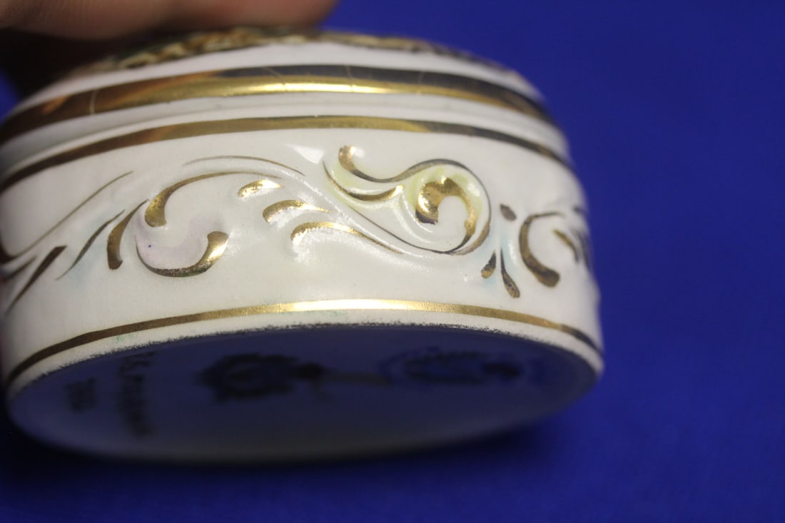 A Capodimonte Trinket Box - 3