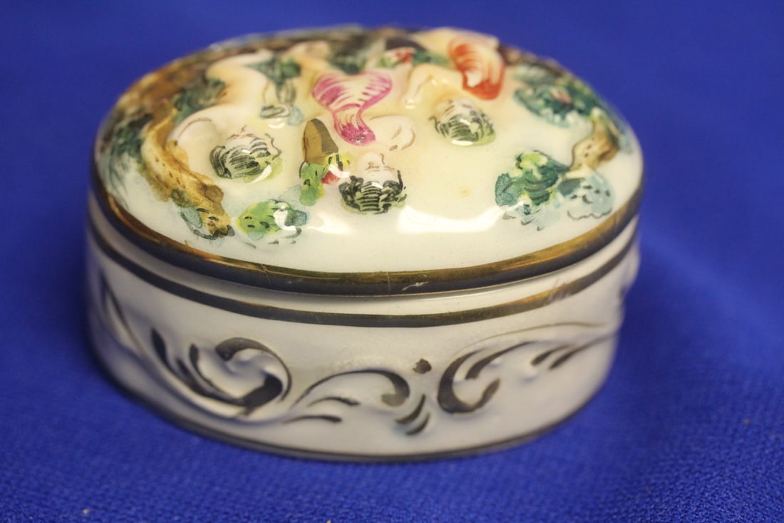 A Capodimonte Trinket Box - 5