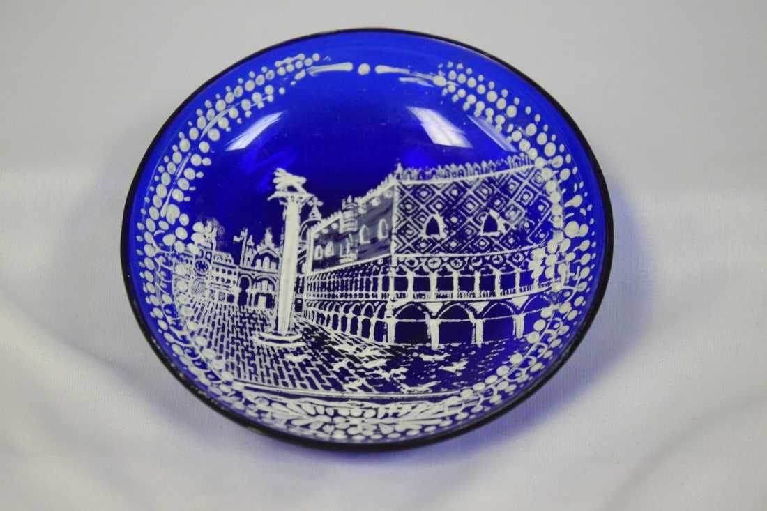 A Handpainted Blue Glass Small Dish: 4" in diameter