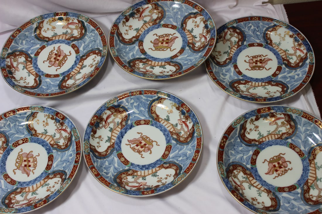 Set of 6 imari Plates: 19th century - 8 3/4" in diameter
