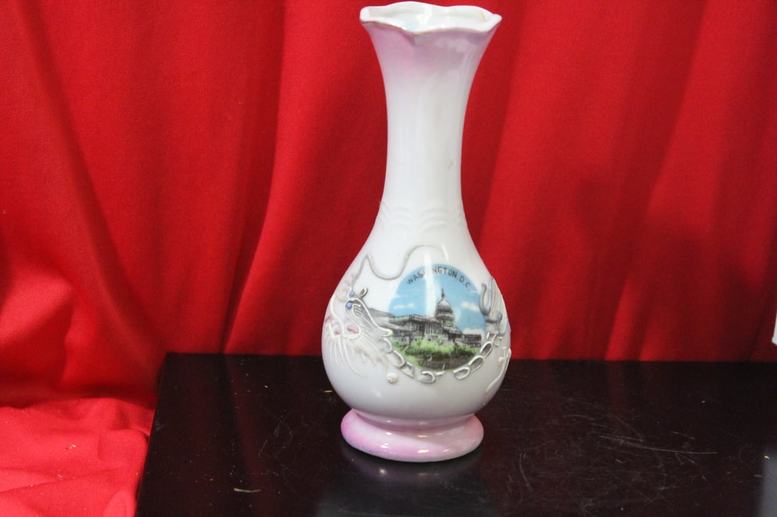 A Vintage Japanese Dragon Vase: 6 3/8" tall
