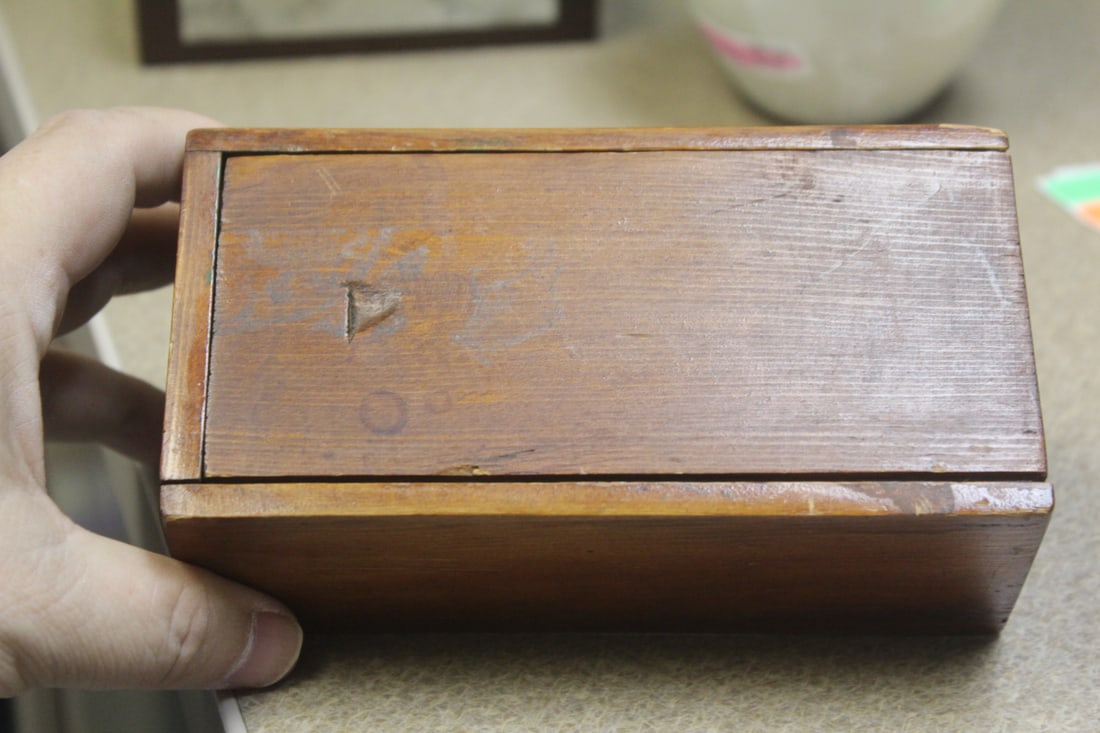 Vintage Wooden Box: 5 3/4" long