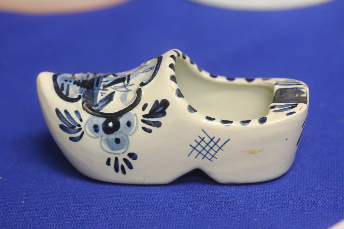 A Delft Ceramic Shoe Ashtray: 4 3/4" long