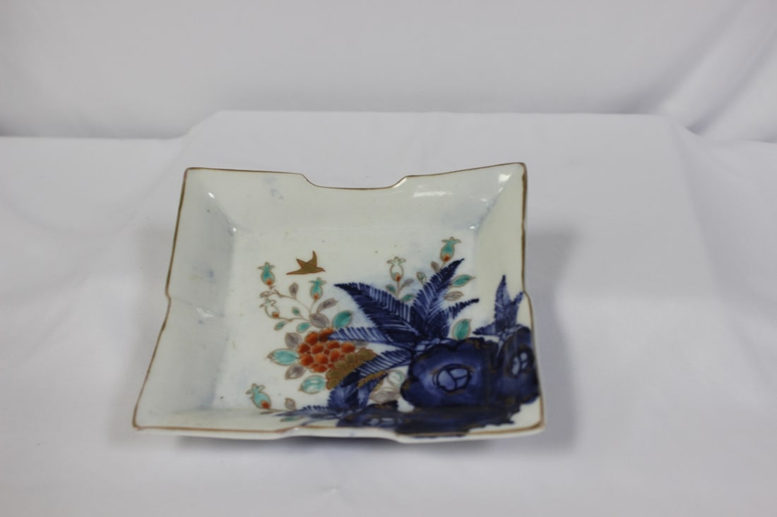 An Imari Rectangular Tray: 5 1/2" x 4 3/4"