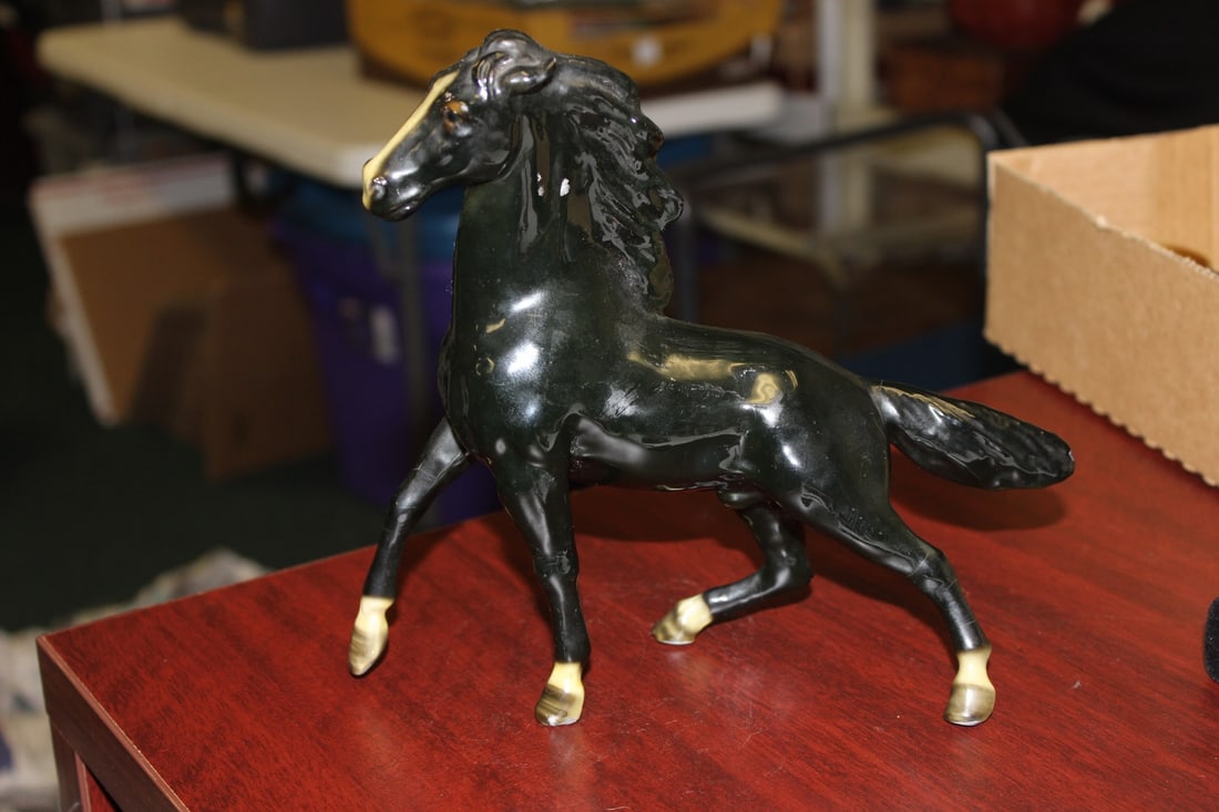 A Mortens Studio Black Stallion: 8 1/4" long