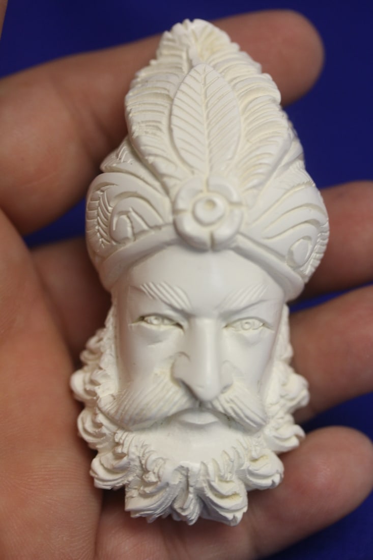 A Carved Meerchaum Head: 3" in length