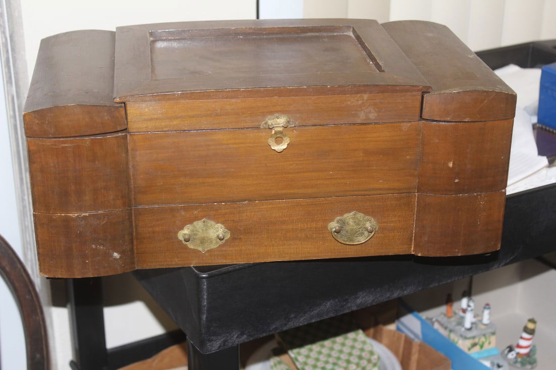 Wooden Jewelry Box (1 of 9)