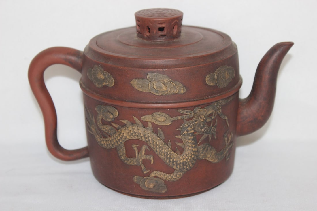 A Vintage Chinese Yixing Teapot (1 of 8)