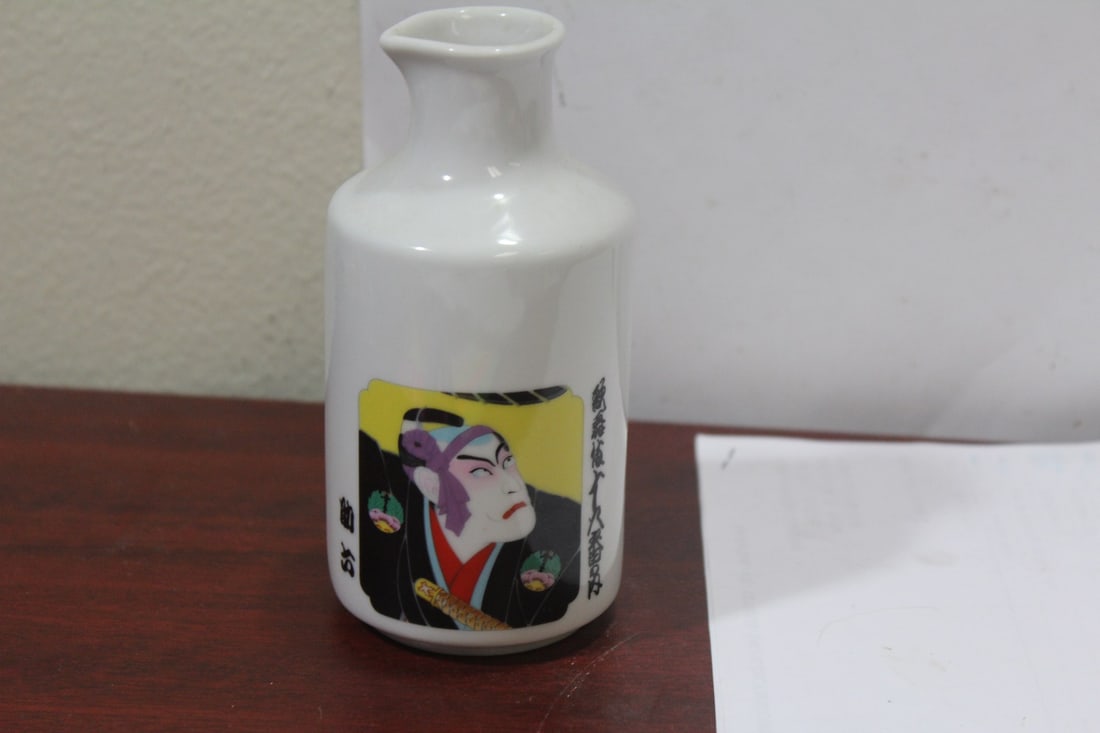 A Japanese Wine Ewer: 5 1/4" tall