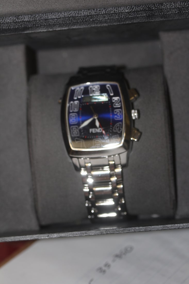 Fendi Watch with Box: working condition - no paper