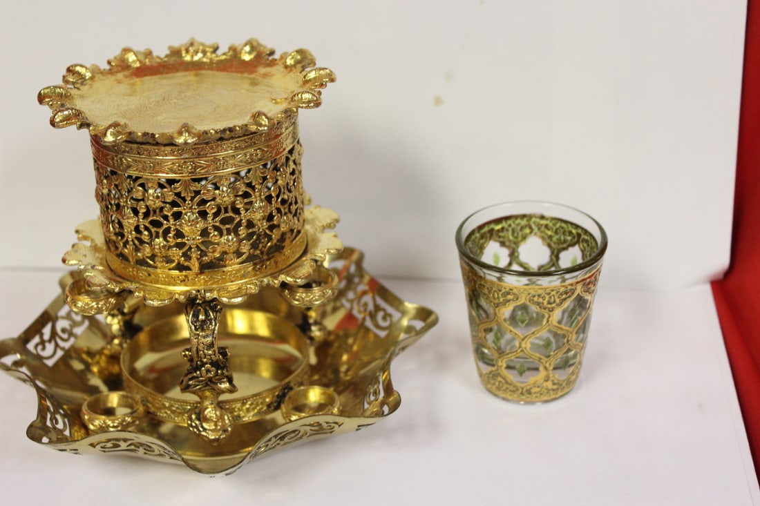 Lot of 4 Brass/Glass Articles: 2 are from sytle built New York - tallest= 2 1/4"