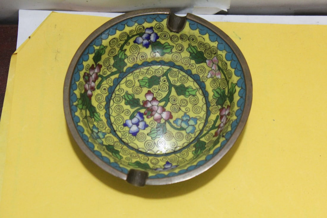 An Antique Chinese Cloisonne Ashtray: marked" China - 5 inches in diameter