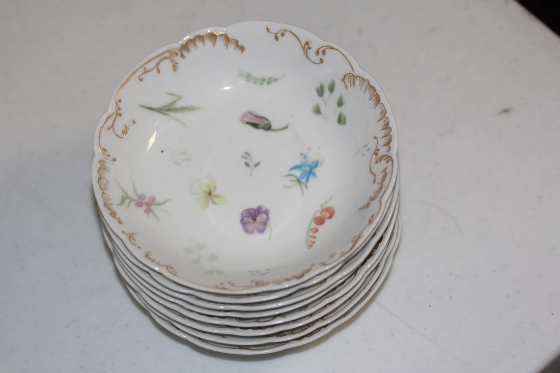 Set of 8 Limoges Gravy Bowl: French, Limoges - 5 1/2" in diameter