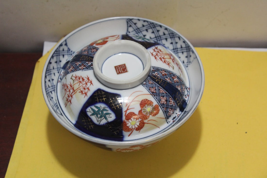 An Antique/Vintage Signed Japanese Bowl: soup or rice bowl with lid - 6 inches in diameter