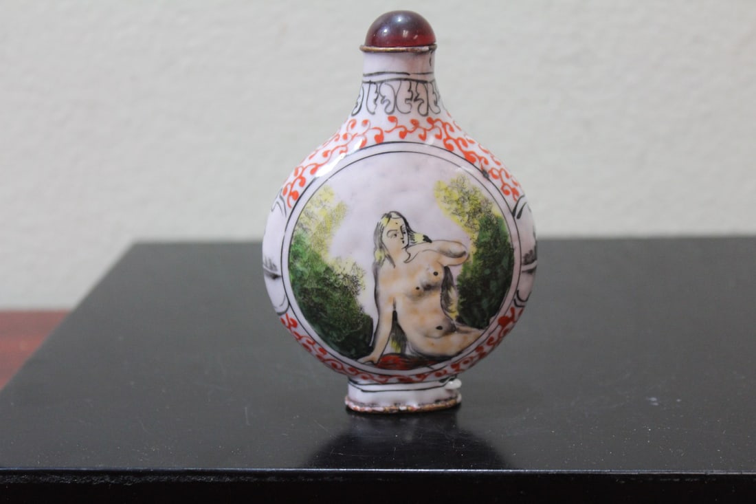 An Erotic Enamel Snuff Bottle: 4" tall