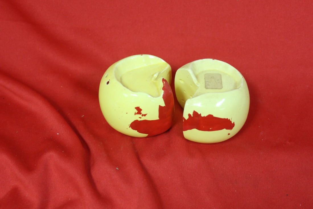 A Pair Of Cheese Form Salt And Pepper Shakers: 2" tall