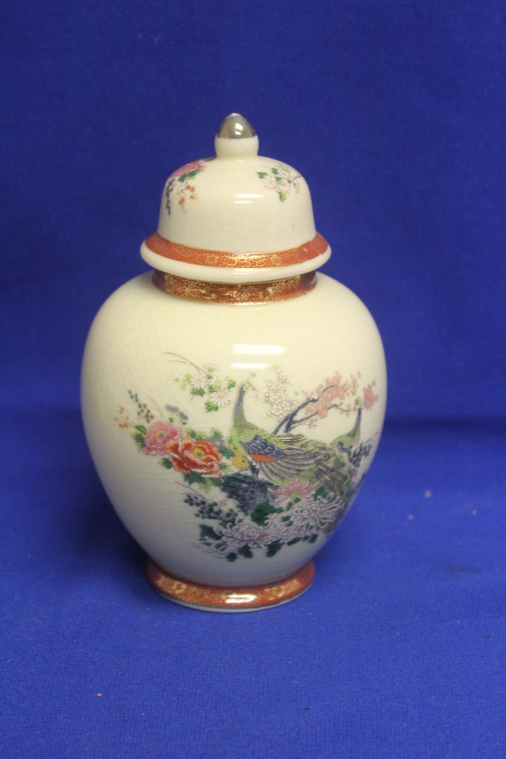 Japan Ginger Jar: 6 3/4" tall