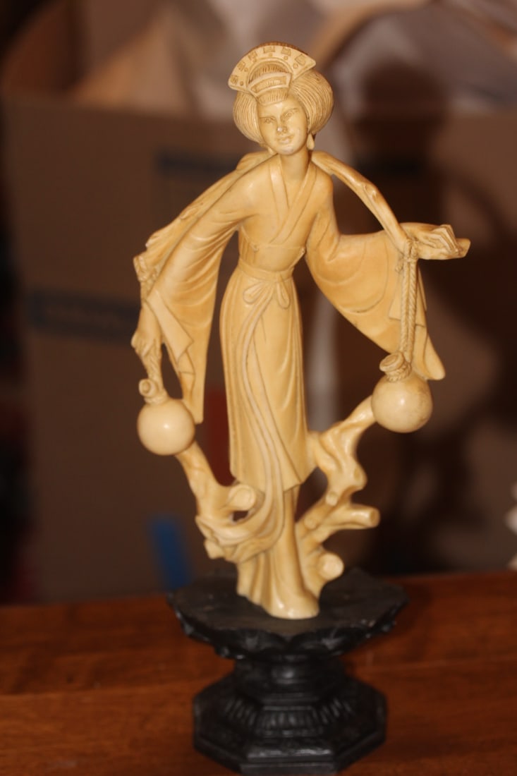 Resin Oriental Lady: on resin stand - overall= 11 3/4" tall